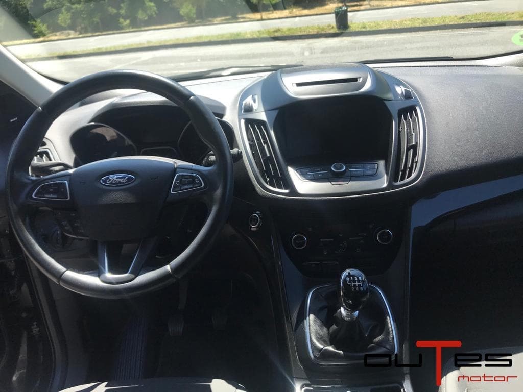 Foto 19 KUGA 5P 2G 2.0 TDCI 150 4X2 A-S-S TITANIUM