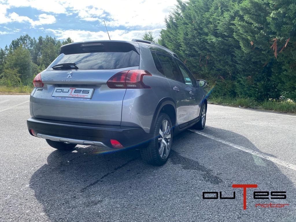 Foto 5  PEUGEOT 2008 Allure BlueHDi 100 S&S