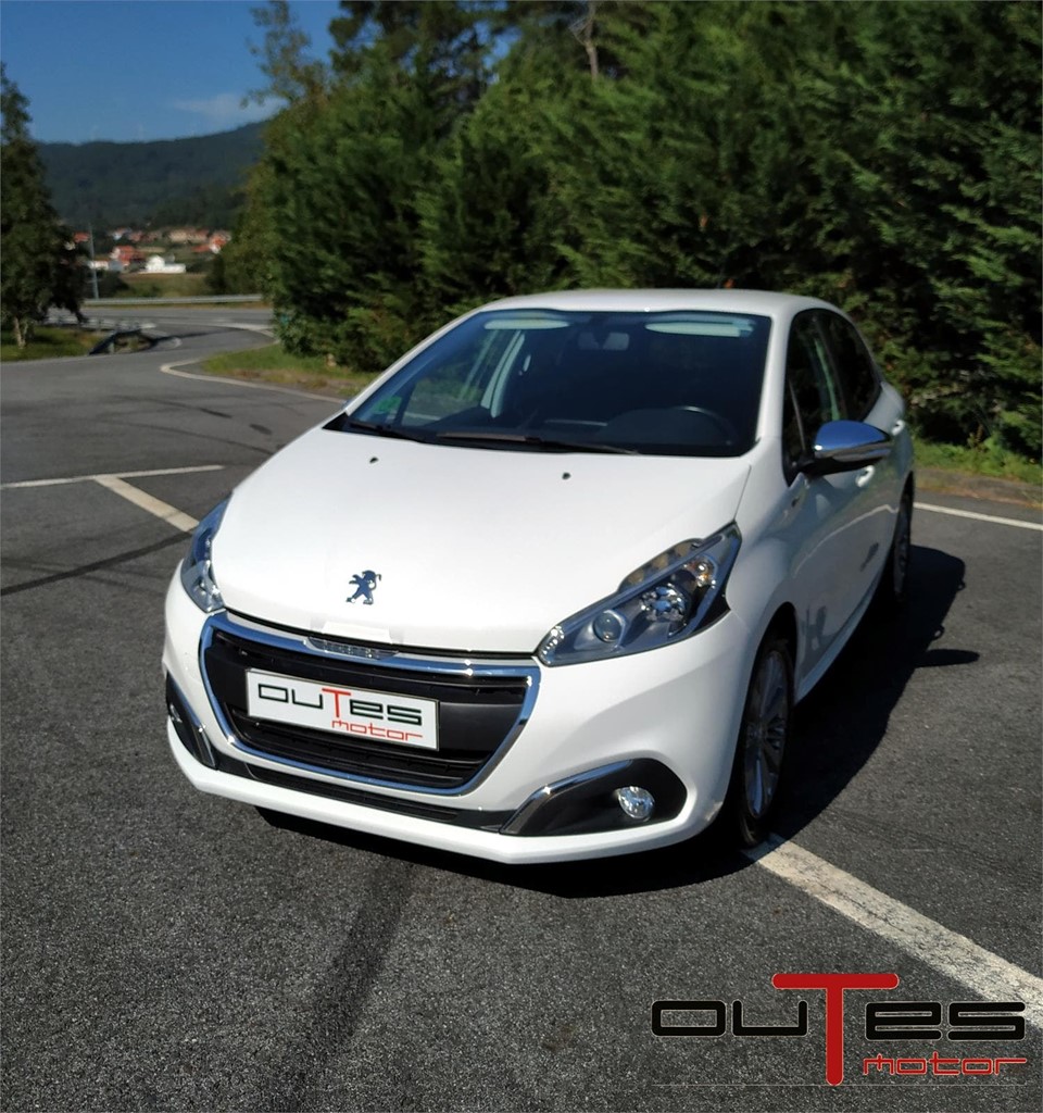 Foto 4 PEUGEOT 208 STYLE 1.6 BlueHDI 100CV 5P