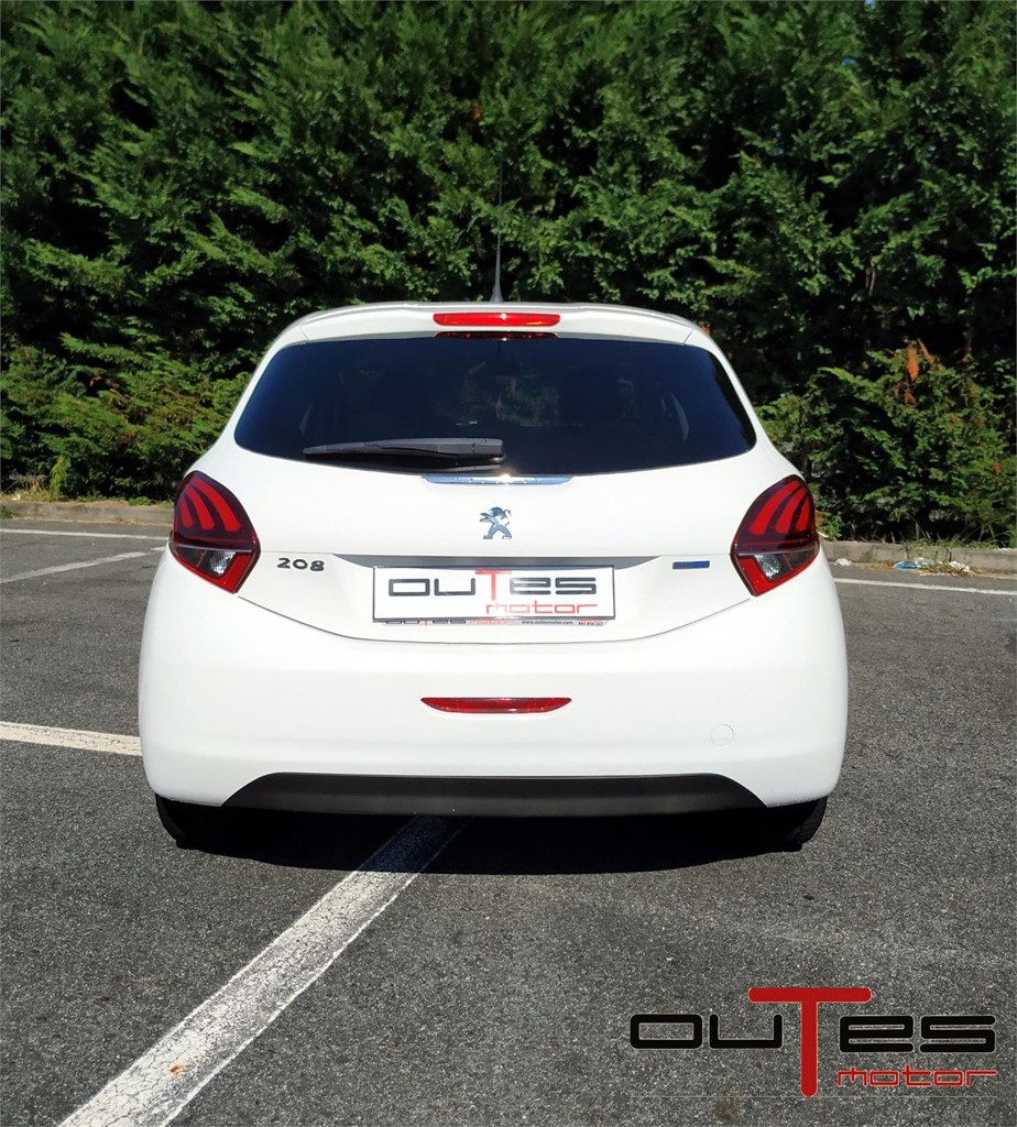 Foto 5 PEUGEOT 208 STYLE 1.6 BlueHDI 100CV 5P