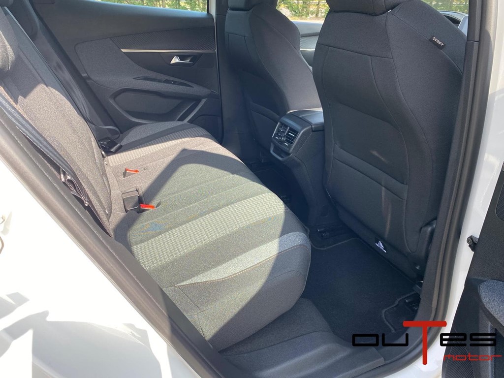 Foto 15 PEUGEOT 3008 1.5 BlueHDi 96kW 130CV SS Active Pack