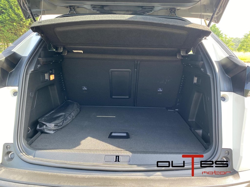 Foto 18 PEUGEOT 3008 1.5 BlueHDi 96kW 130CV SS Active Pack