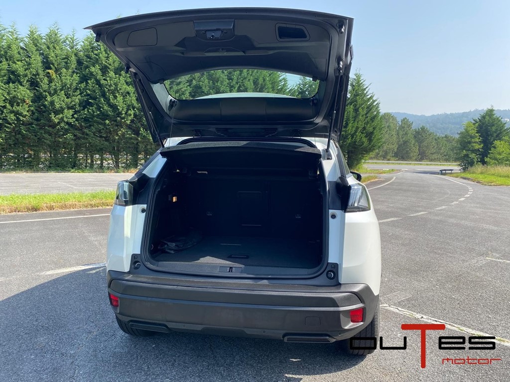 Foto 19 PEUGEOT 3008 1.5 BlueHDi 96kW 130CV SS Active Pack