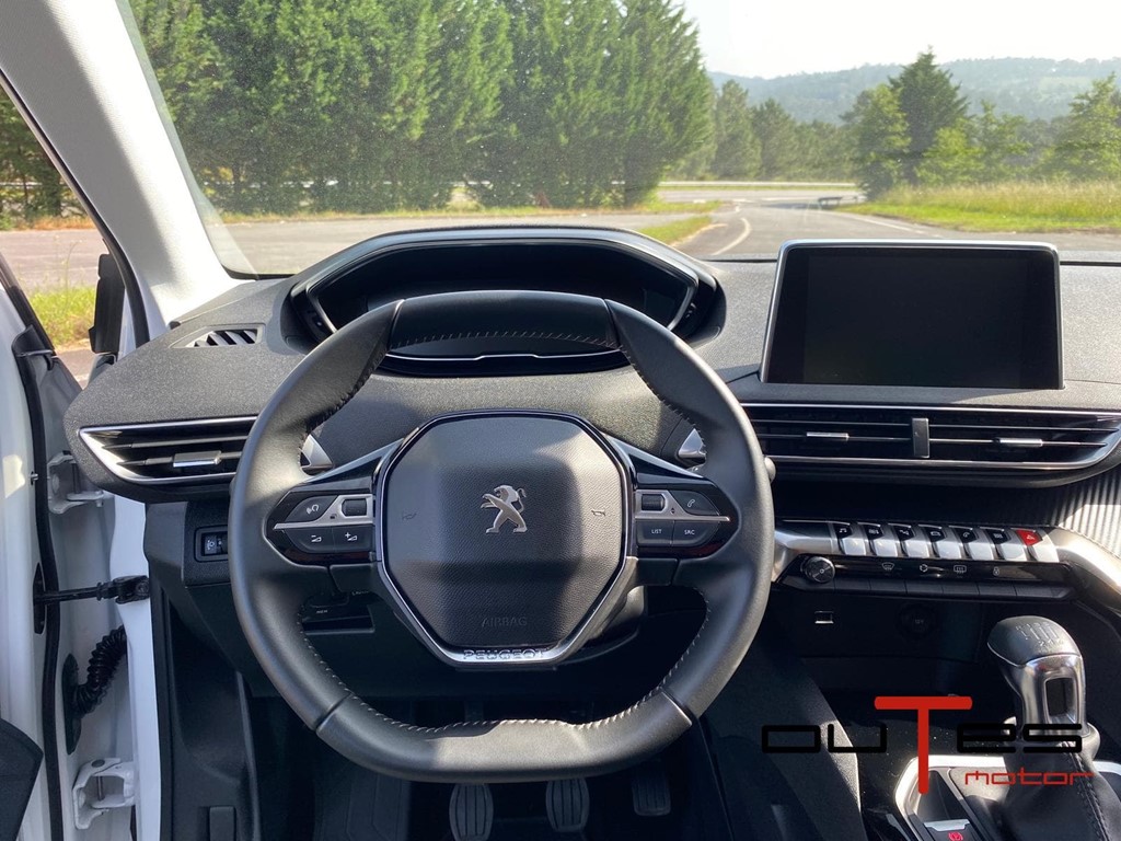 Foto 9 PEUGEOT 3008 1.5 BlueHDi 96kW 130CV SS Active Pack