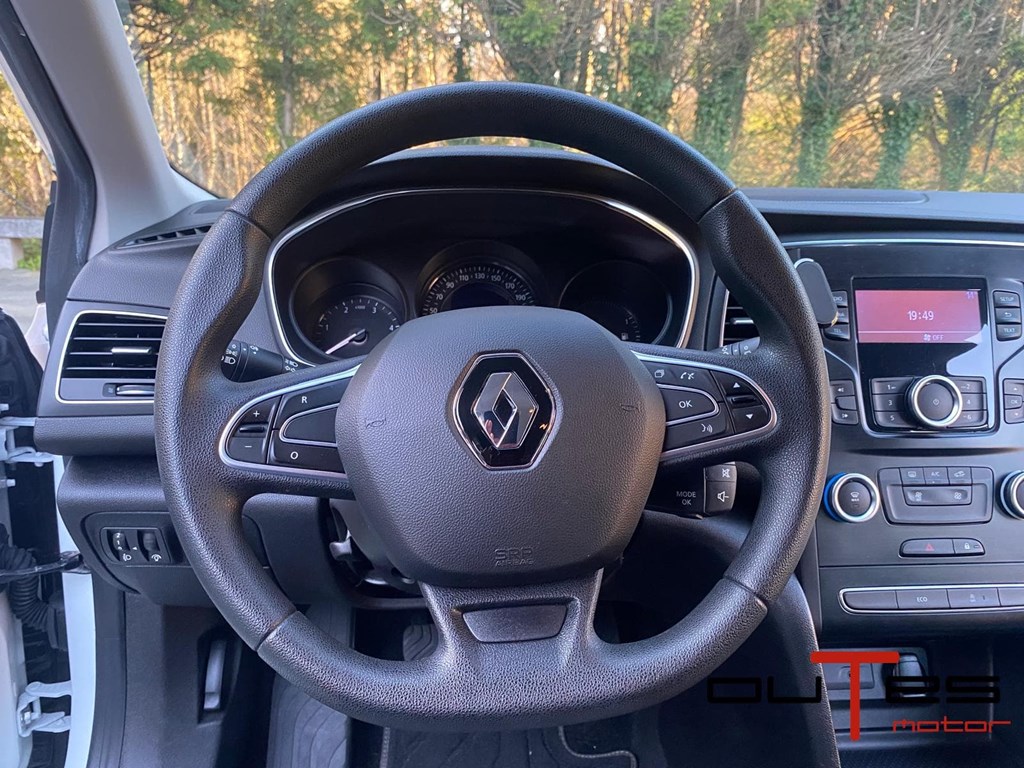 Foto 10 RENAULT MEGANE IV Hatchback 1.5 Blue dCi 95