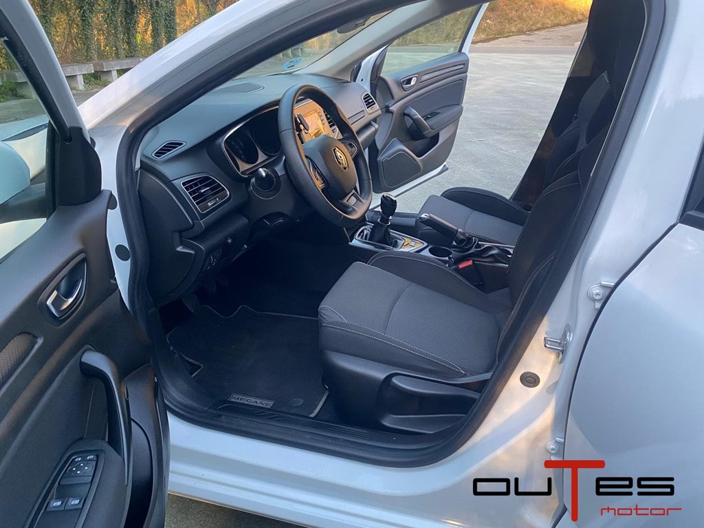 Foto 11 RENAULT MEGANE IV Hatchback 1.5 Blue dCi 95