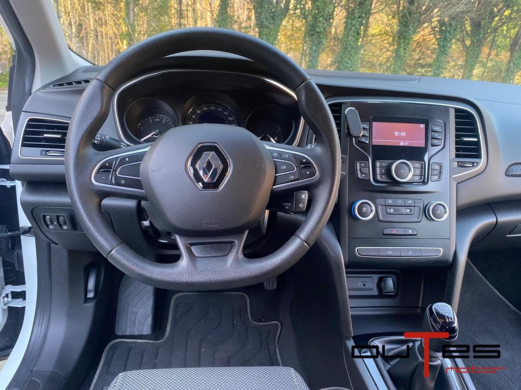 Foto 13 RENAULT MEGANE IV Hatchback 1.5 Blue dCi 95