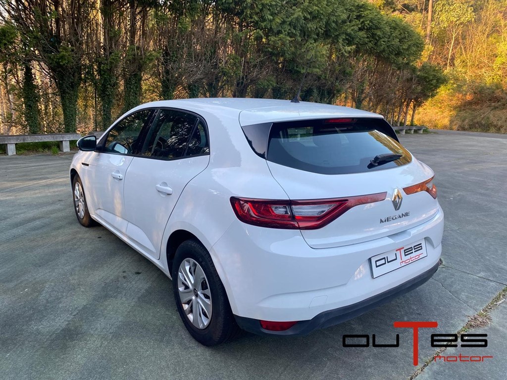 Foto 4 RENAULT MEGANE IV Hatchback 1.5 Blue dCi 95