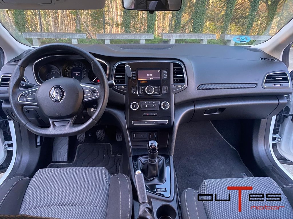 Foto 6 RENAULT MEGANE IV Hatchback 1.5 Blue dCi 95