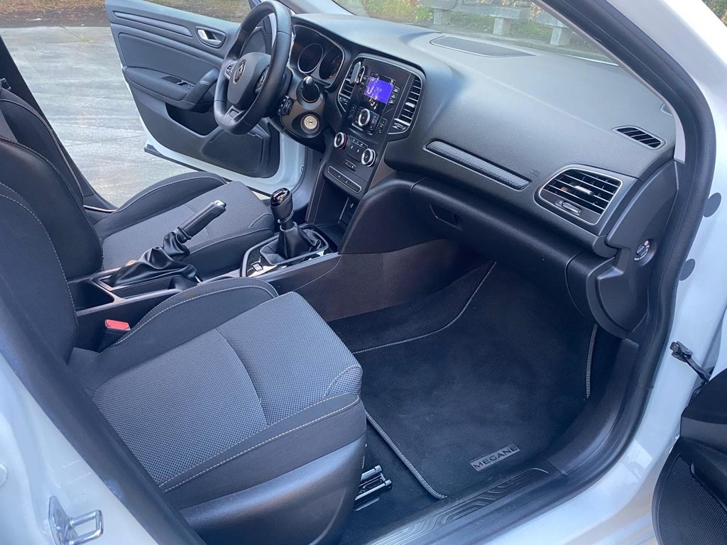 Foto 7 RENAULT MEGANE IV Hatchback 1.5 Blue dCi 95