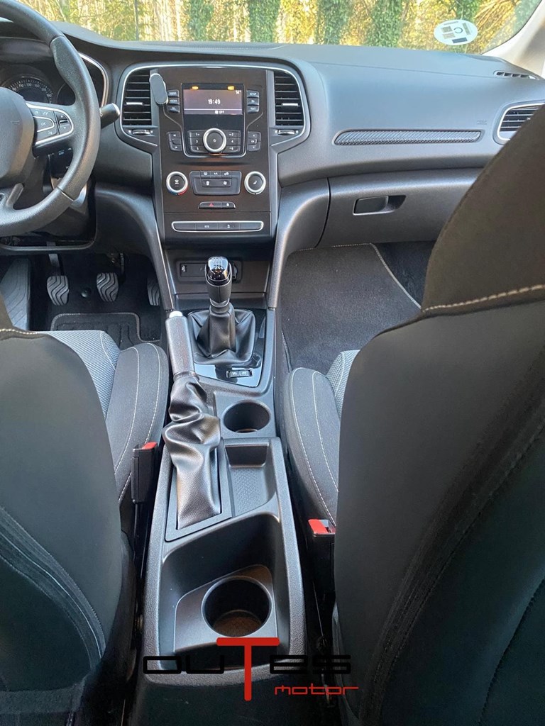 Foto 8 RENAULT MEGANE IV Hatchback 1.5 Blue dCi 95