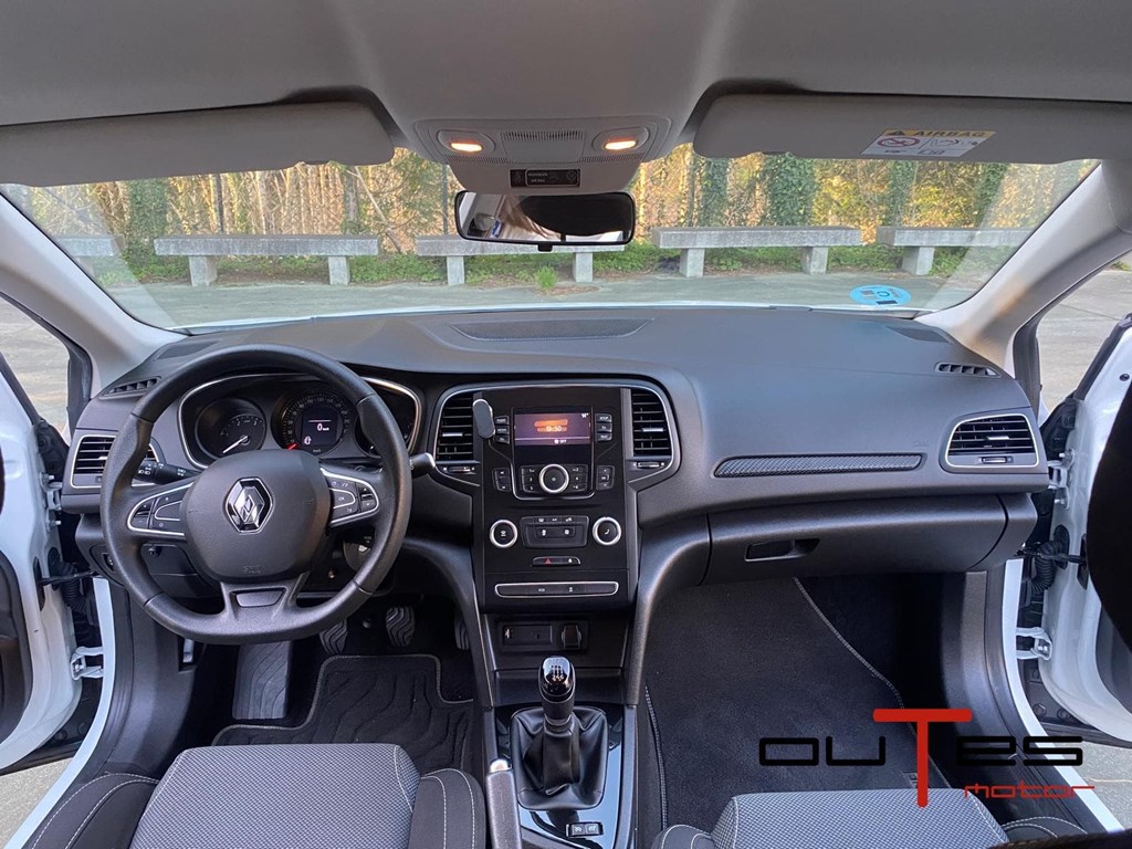 Foto 9 RENAULT MEGANE IV Hatchback 1.5 Blue dCi 95